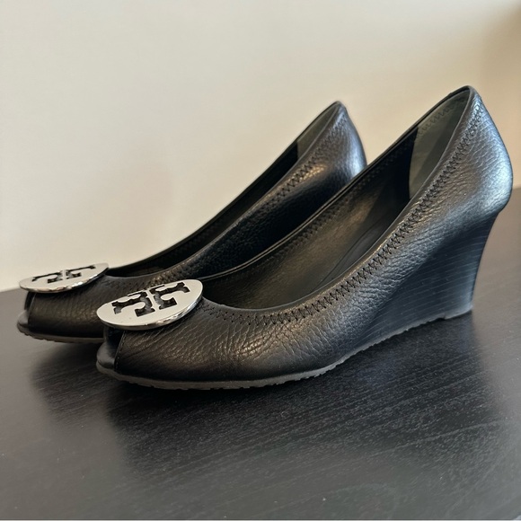 *LIKE NEW* Tory Burch Black and Silver Sally 2 Open Toed Wedge, Size US 7 W - Picture 4 of 7